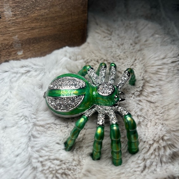 Green and Silver Spider trinket box with Rhinestone Accents - Picture 5 of 9